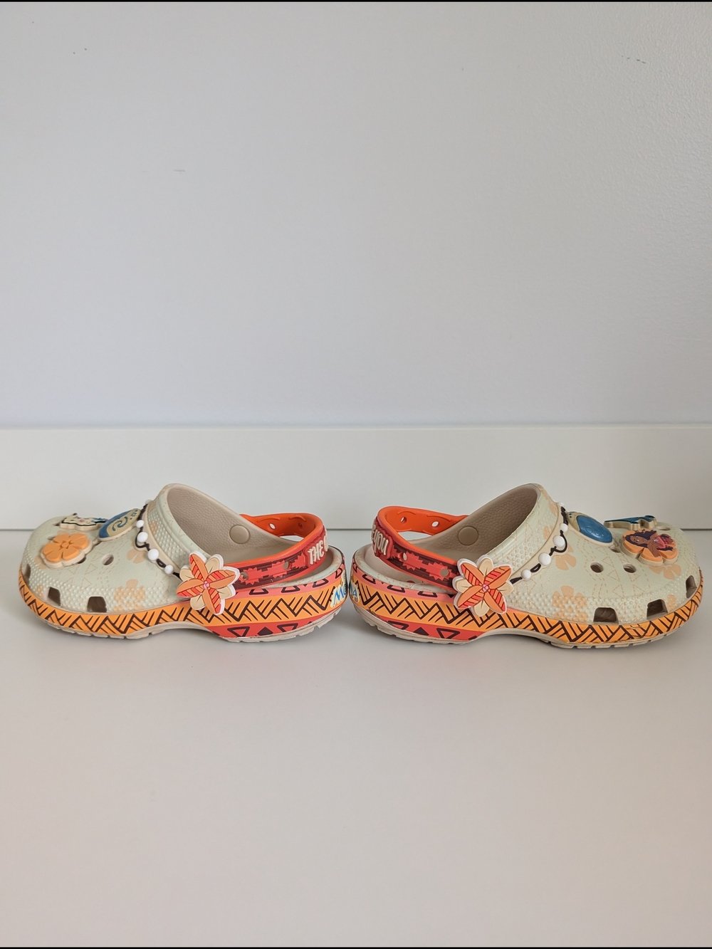 Disney Moana Kids Crocs Cream & Orange with Jibbet Charms Size 13 - Picture 5 of 8